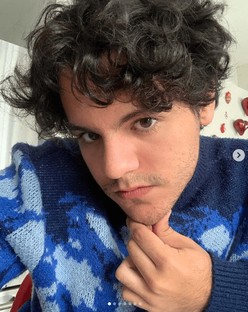 “Él compone y toca el piano, la guitarra y canta. (...) Fíjate que hasta ahorita no lo ha dicho. La que dice soy yo. Yo soy la que siempre dice ‘es mi hijo, es mi hijo, síganlo’ y él ‘mamá, déjame a mí solo, yo puedo’”, comentó la también conocida como ‘Reina de los niños’.