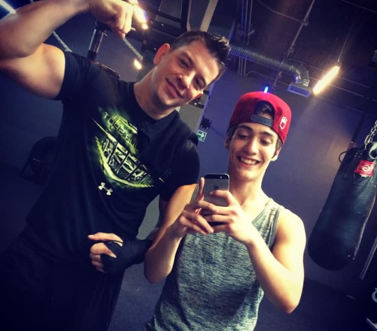 Yahir y su inseparable hijo Tristán, que ha apoyado en sus momentos de adicción con el alcohol.