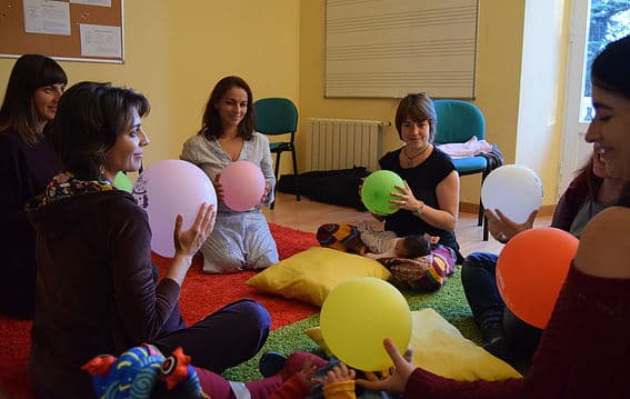 El canto prenatal en grupo fortalece vínculo madre-bebé y padre-bebé
