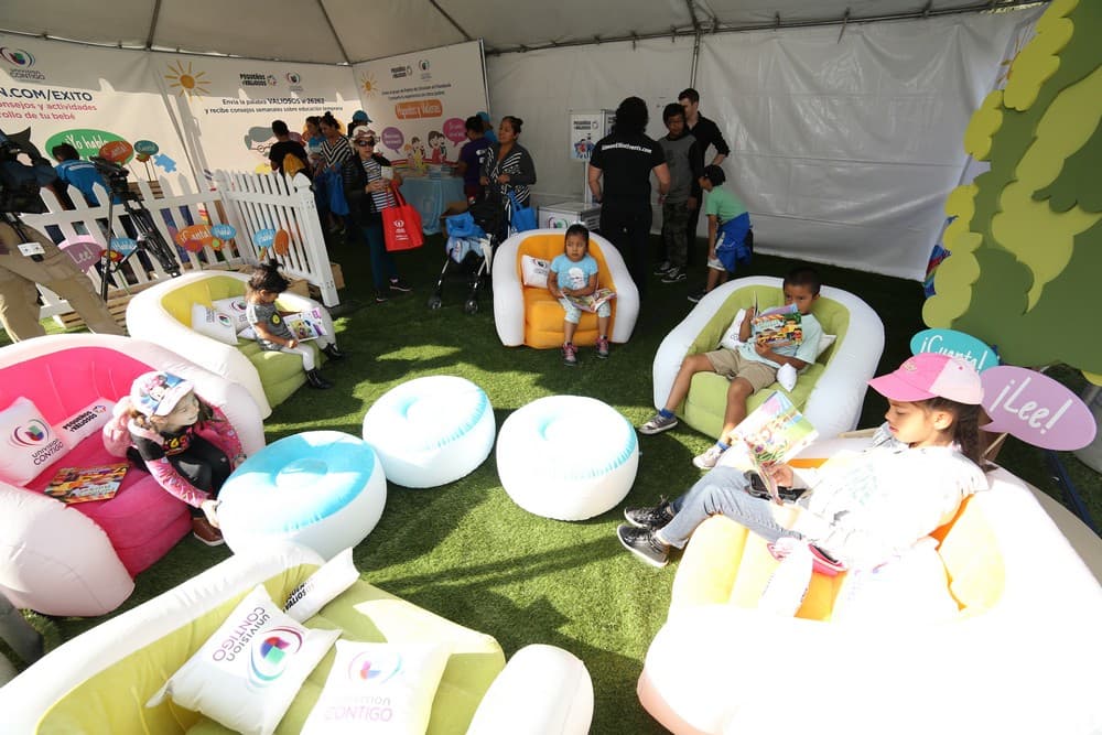Como todos los años, Univision realizó su ya tradicional Feria de la Educación, el 15 de octubre de 2016, por primera vez en los terrenos de CalState Northridge. Decenas de miles de padres e hijos asistieron al mayor evento educativo de la comunidad hispana estadounidense.