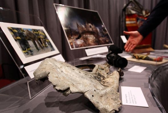 "Nuestra primera prioridad ahora es prevenir el terrorismo, nuestra segunda prioridad es el contraespionaje y la tercera es la investigación de crímenes informáticos", añadió McCarron al aludir a los nuevos retos del FBI.