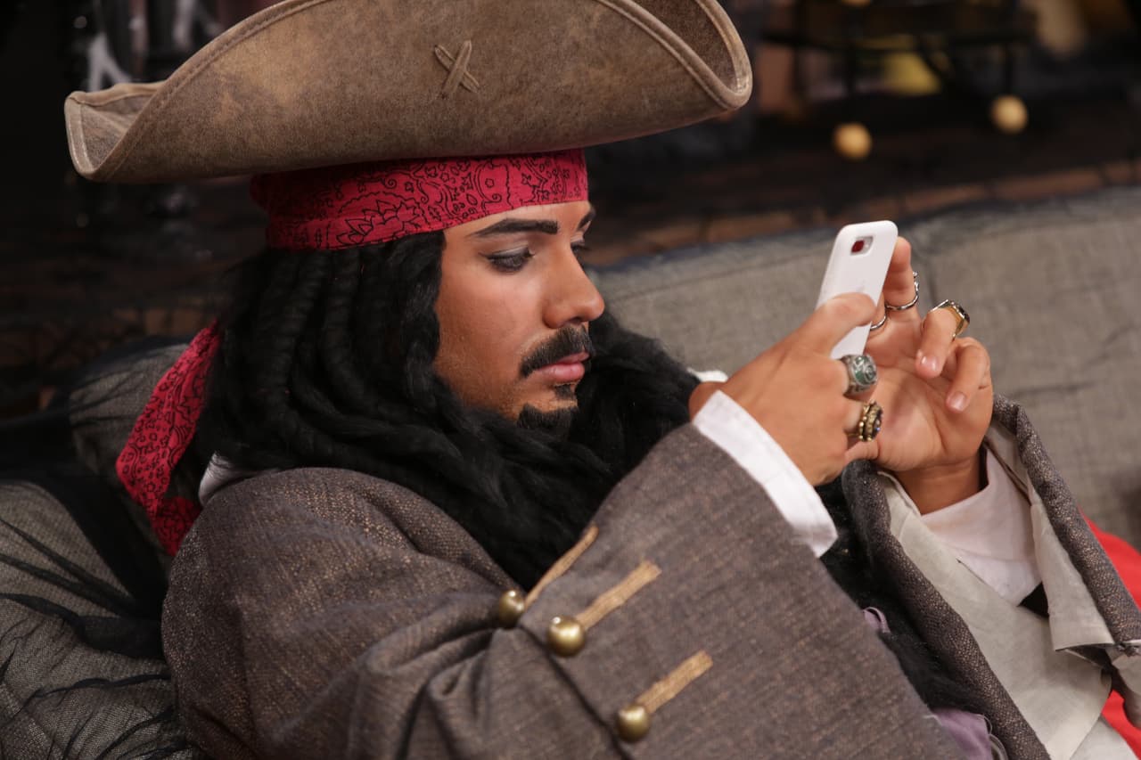 William estaba muy contento con su sombrero con rastas que le daban una apariencia muy auténtica a su disfraz.