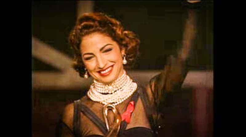 La cubana agradeció al público y dijo que significaba mucho para ella recibirlo de alguien que admiraba tanto como Juan Gabriel. También, afirmó sentirse muy orgullosa de ser latina.