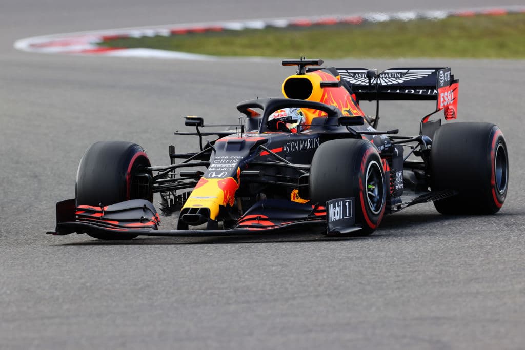 Charles Leclerc, Alexander Albon, Daniel Ricciardo, Esteban Ocon, Lando Norris, Sergio Pérez y Carolos Sainz, completan los que iniciarán en las primeras diez posiciones en el GP de Eifel.