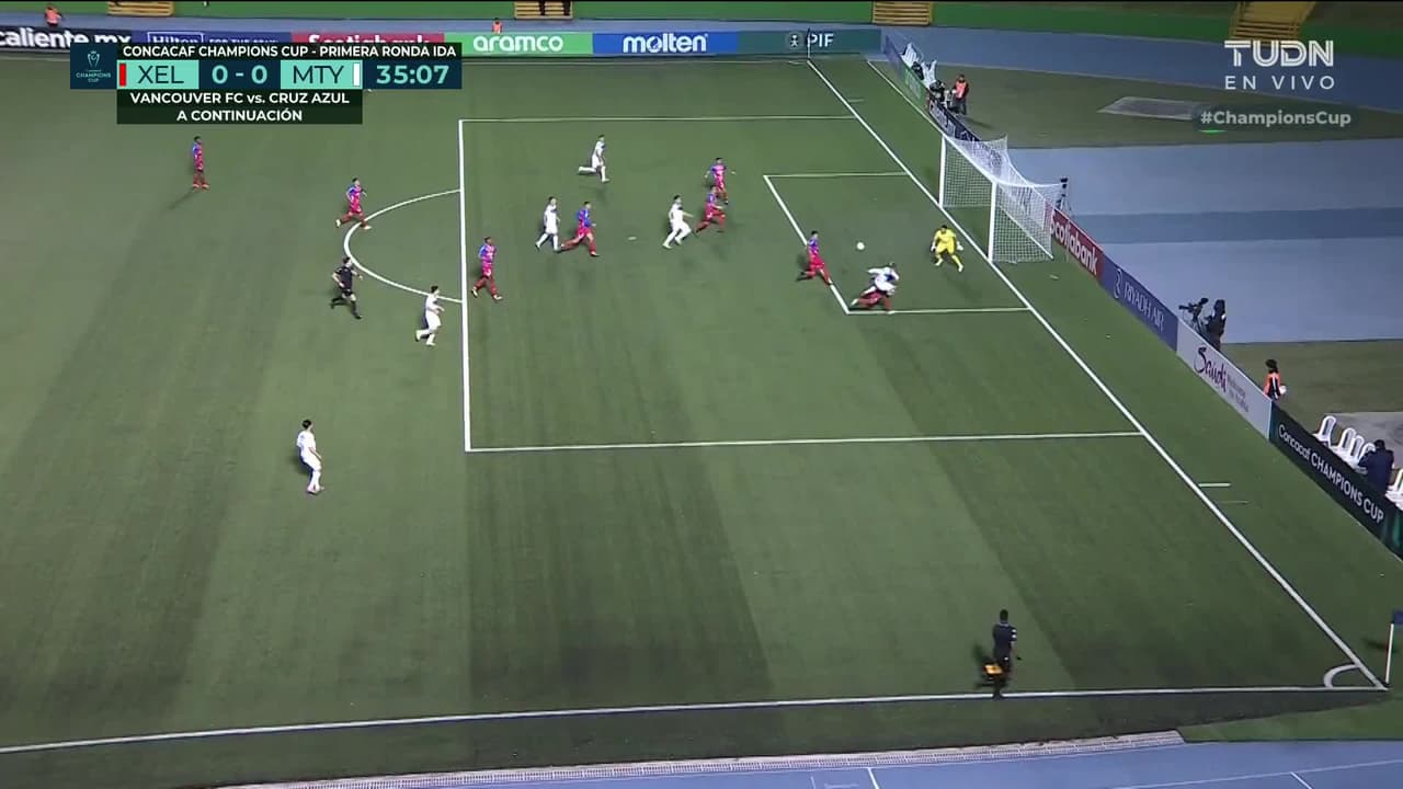 ¡TIRO ATAJADO! disparo por Lucas Ocampos.