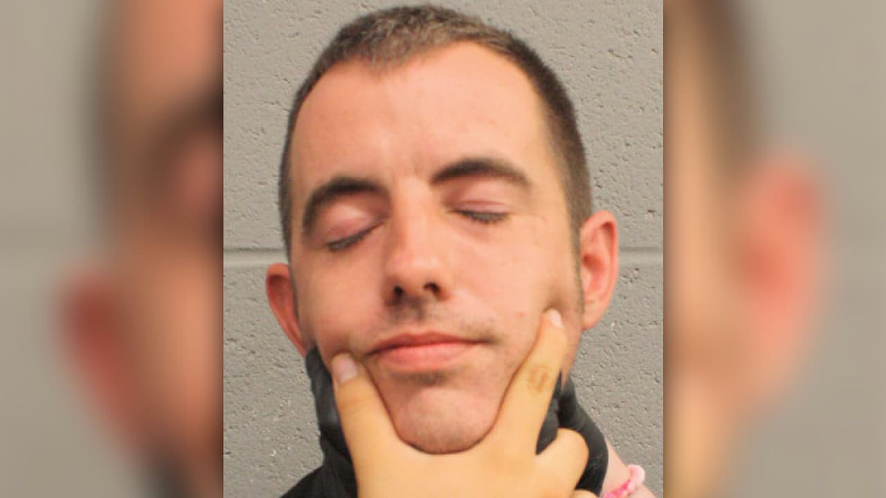 Un hombre intoxicado combate con policías para no dejarse arrestar en Houston