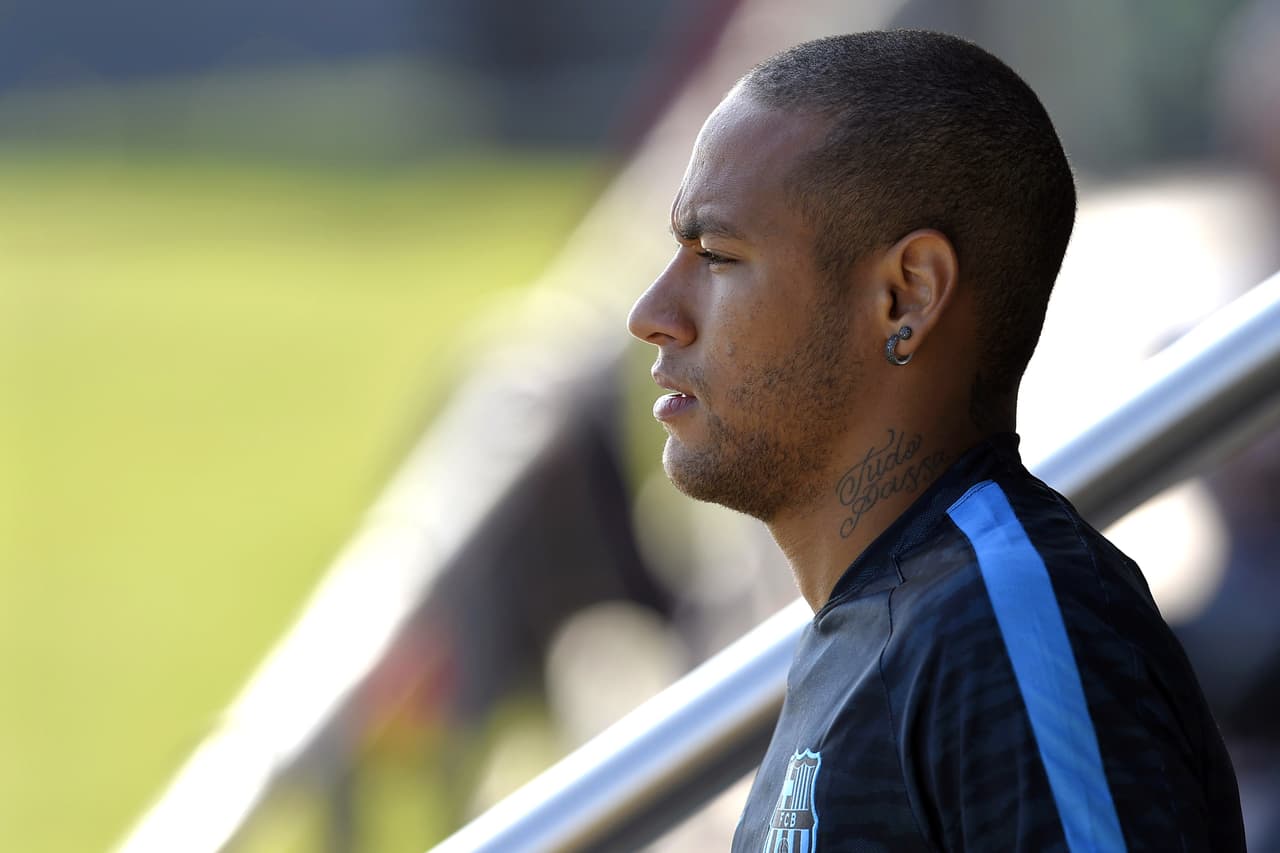 Santos negó que haya pedido a la FIFA suspender a Neymar