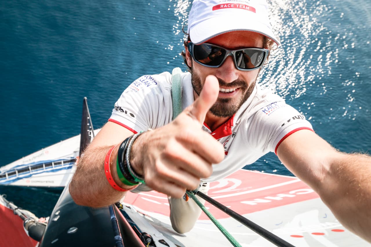 Aquí el Príncipe con una de sus pasiones: su velero.