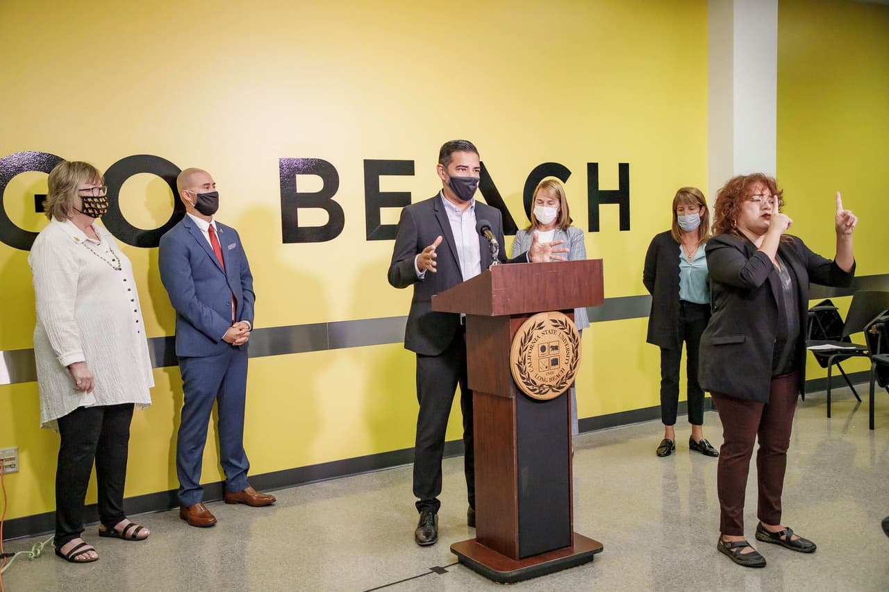 Distrito escolar de Long Beach exigirá a los empleados la vacuna contra el coronavirus o pruebas semanales