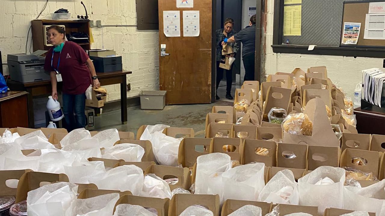 En algunos casos, lugares donde ya se han confirmado casos positivos de Covid19 y en otros, de forma preventiva.