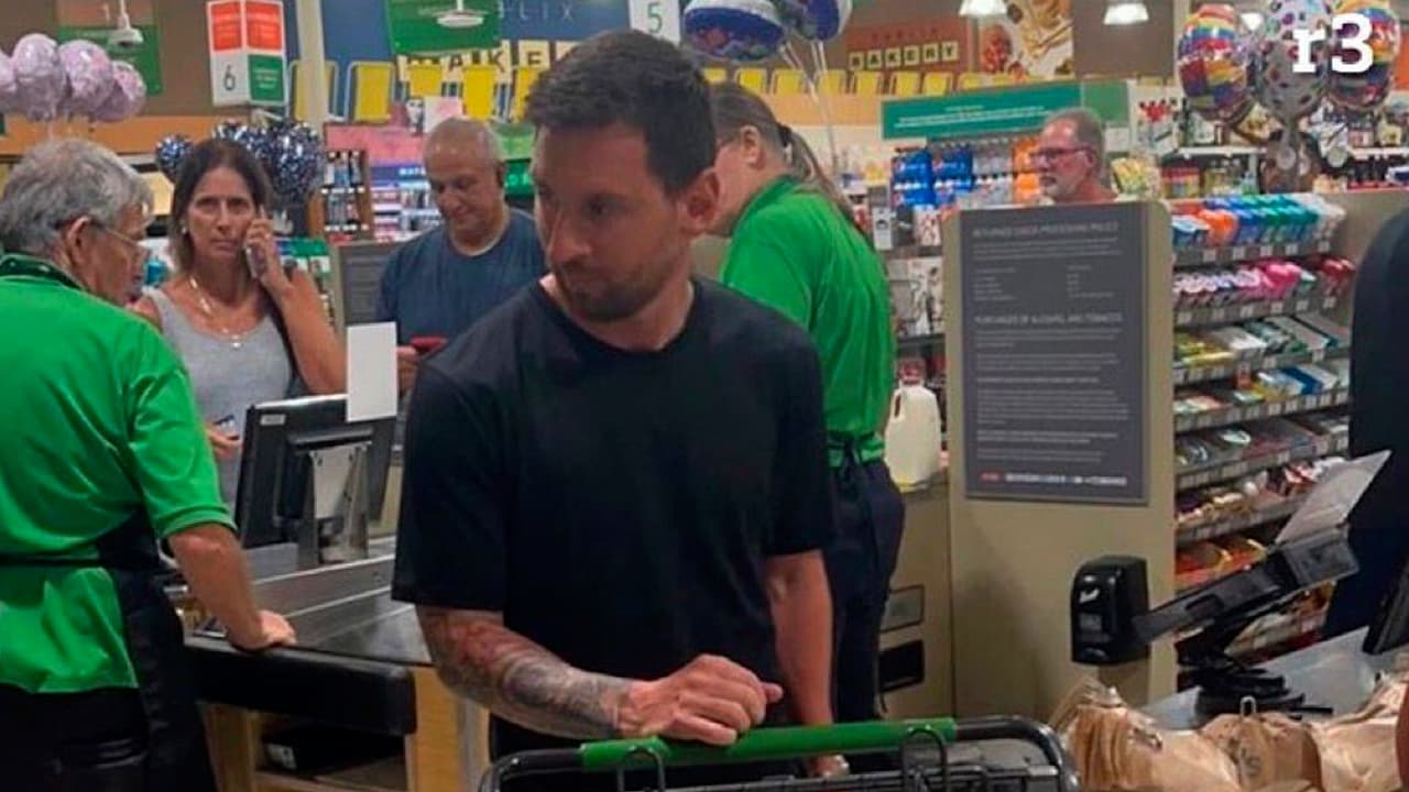 Sigue la Messi-manía: Ahora fue captado en el supermercado