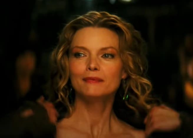 <b>Michelle Pfeiffer en ‘Stardust: el misterio de la estrella’</b>
<br>Si de brujas malvadas y atractivas hablamos, no podemos olvidar el papel que Michelle Pfeiffer tuvo en ‘Stardust: el misterio de la estrella’. Interpretó a Lamia, una bruja que busca robar el corazón de la estrella Yvaine con el objetivo de mantener por siempre su juventud.