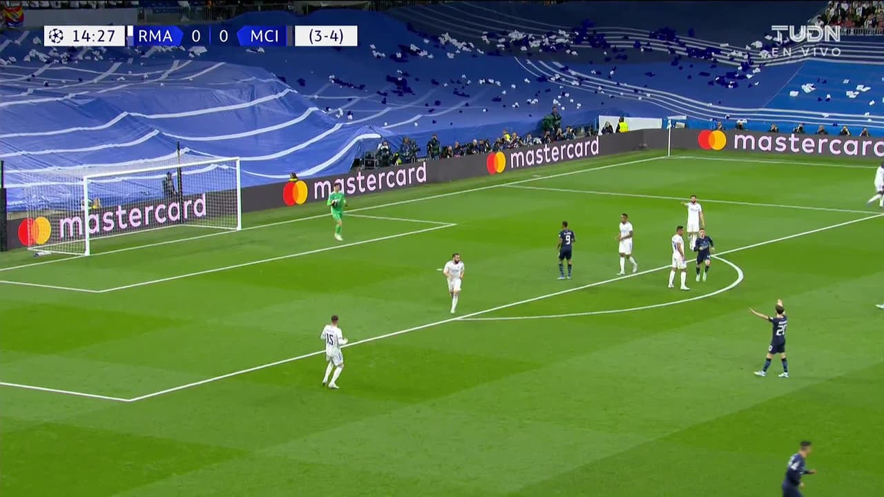 ¡TIRO ATAJADO! disparo por Kevin De Bruyne.