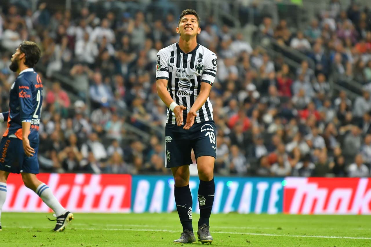 La desesperación de Ángel Zaldívar fue evidente porque estuvo incómodo y no pudo marcar difereencia en el ataque de los locales. Al medio tiempo prevaleció el empate sin goles.