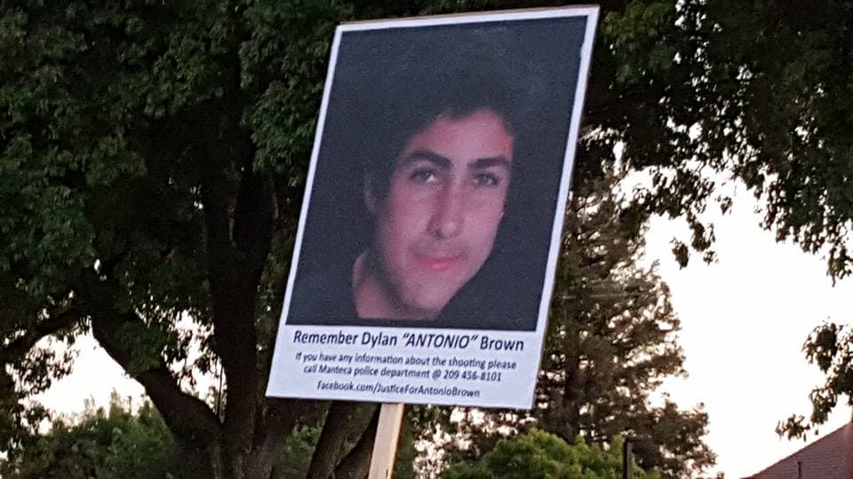 Familiares y amigos de Antonio Brown, un joven que murió baleado en Manteca el pasado 4 de julio mientras visitaba a una amiga, realizaron una vigilia el pasado viernes en la preparatoria East Union HS.