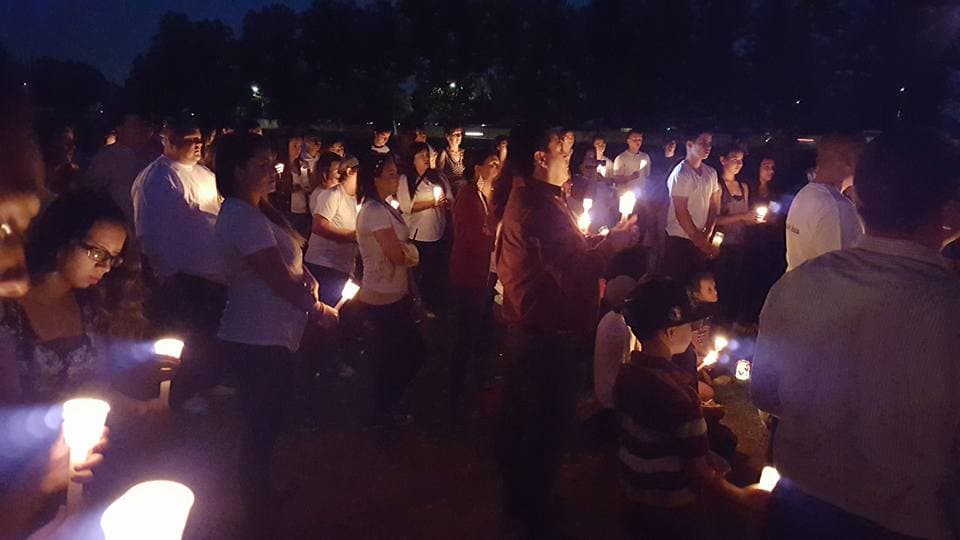 Vigilia Antonio Brown, Familiares y amigos de Antonio Brown, un joven que murió baleado en Manteca el pasado 4 de julio mientras visitaba a una amiga, realizaron una vigilia el pasado viernes en la preparatoria East Union HS., California.
