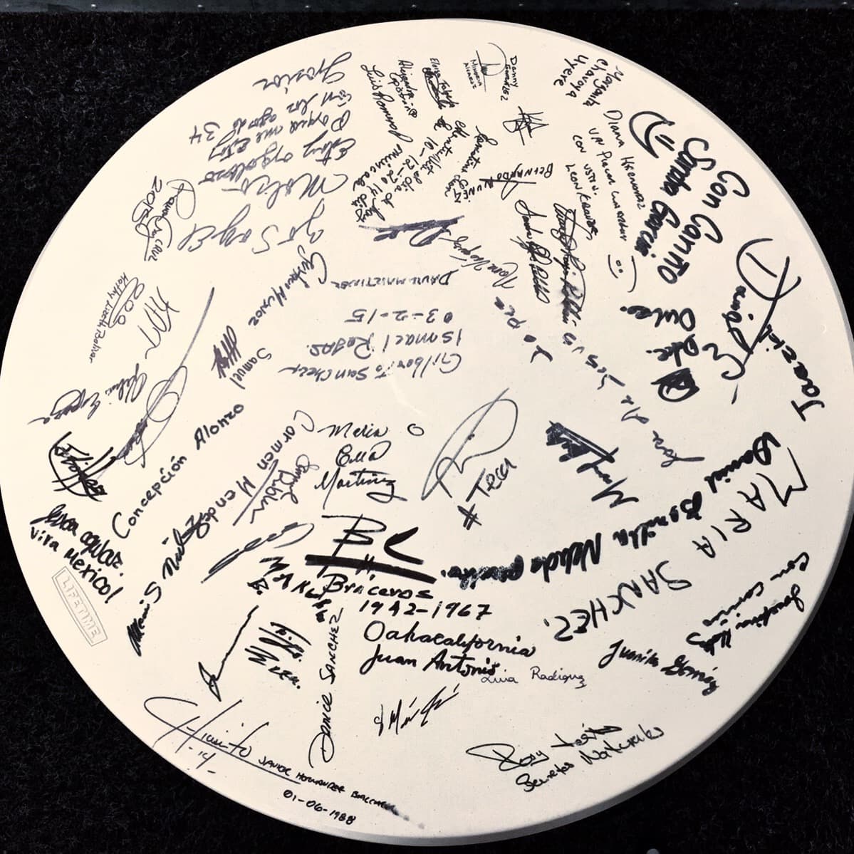 Los autógrafos de "La Mesa"