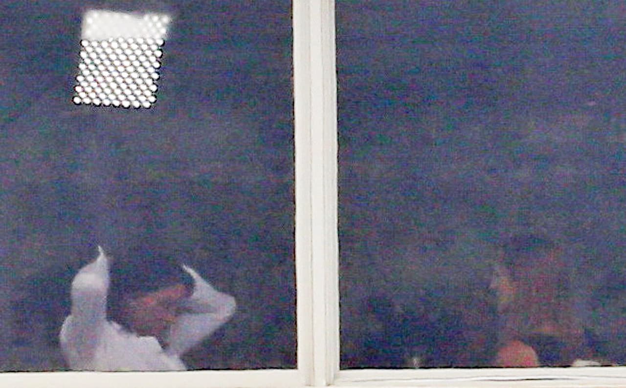 Varias veces acomodó su cabello.