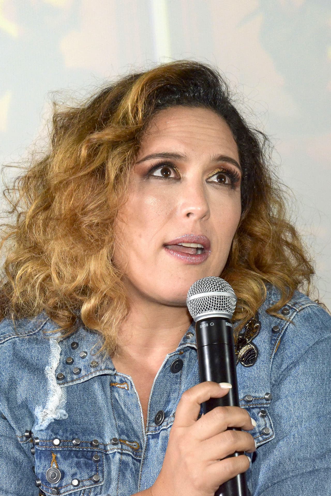 “Me escribieron mucho en el Twitter que los actores de Broadway deberían aprender a vivir sin lujos. Eso sí 
<b>me llegó y me dolió porque sé que no, es gente que vive el día al día </b>y de verdad se quedan sin nada”, aseveró la protagonista de 
<b><a href="https://www.univision.com/shows/y-manana-sera-otro-dia" target="_blank">Y Mañana Será Otro Día</a></b>. 
<br>