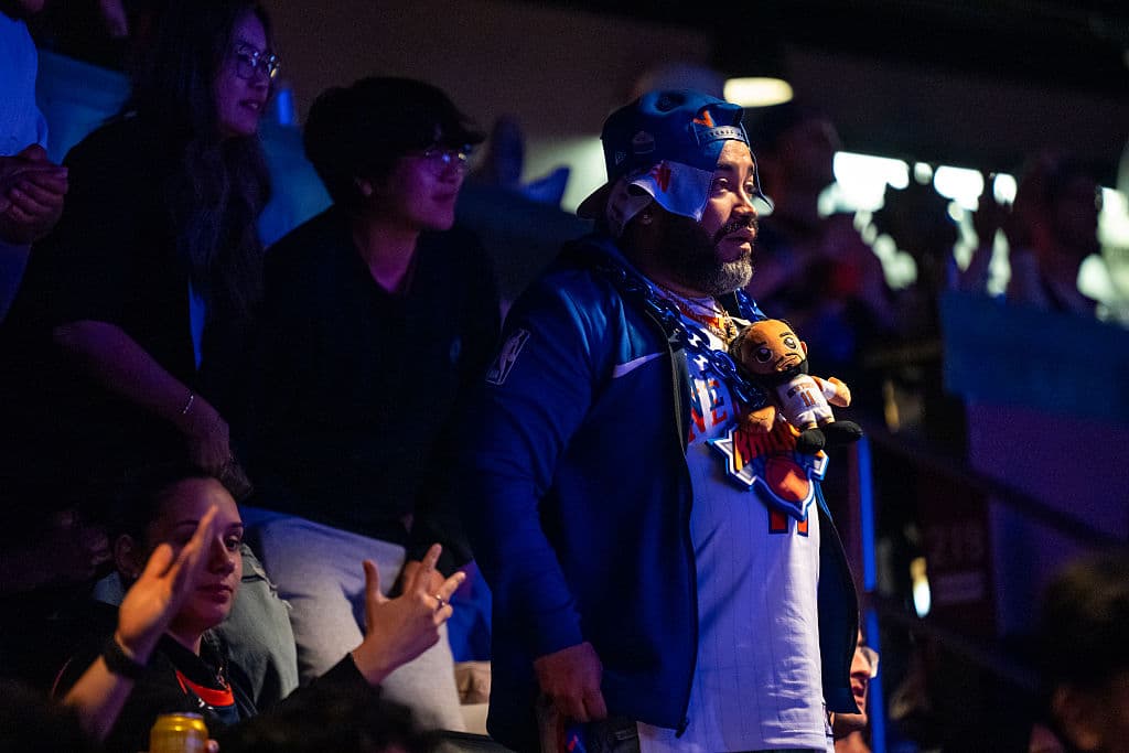 En el Madison Square Garden, la casa de los Knicks en la ciudad de Nueva York, la fanaticada que llegó a disfrutar de la transmisión del partido, no podía disimular 
<b>la tristeza de ver cómo el pase a la final se les escapaba </b>en Indianápolis.