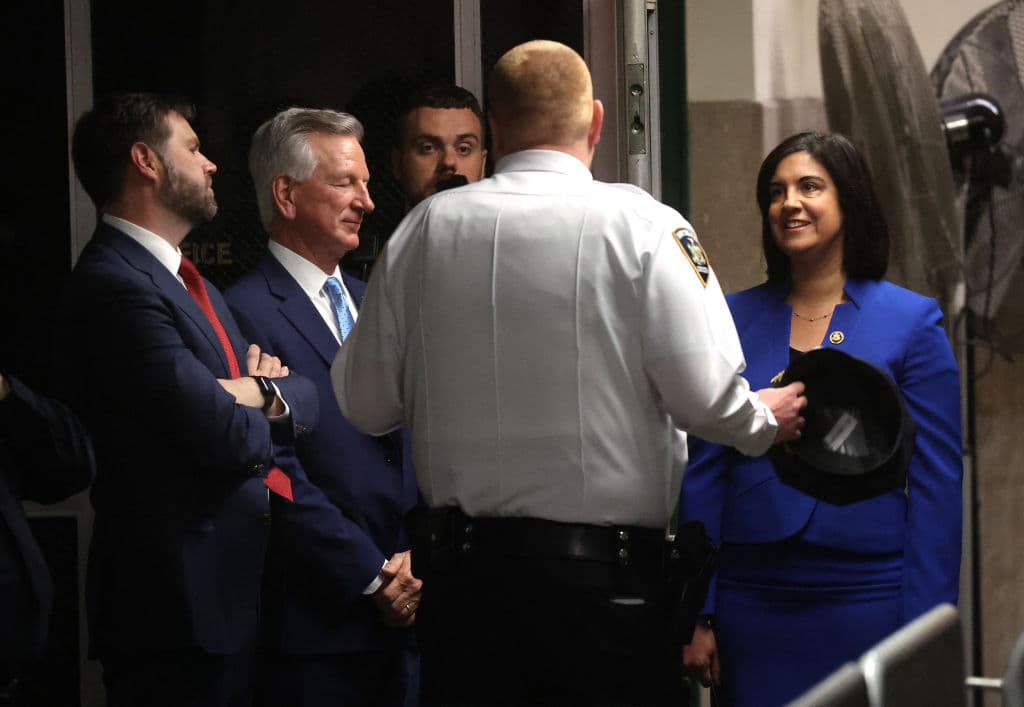 Congresistas que acompañan a Trump. (Photo by Spencer Platt / POOL / AFP) (Photo by SPENCER PLATT/POOL/AFP via Getty Images)
