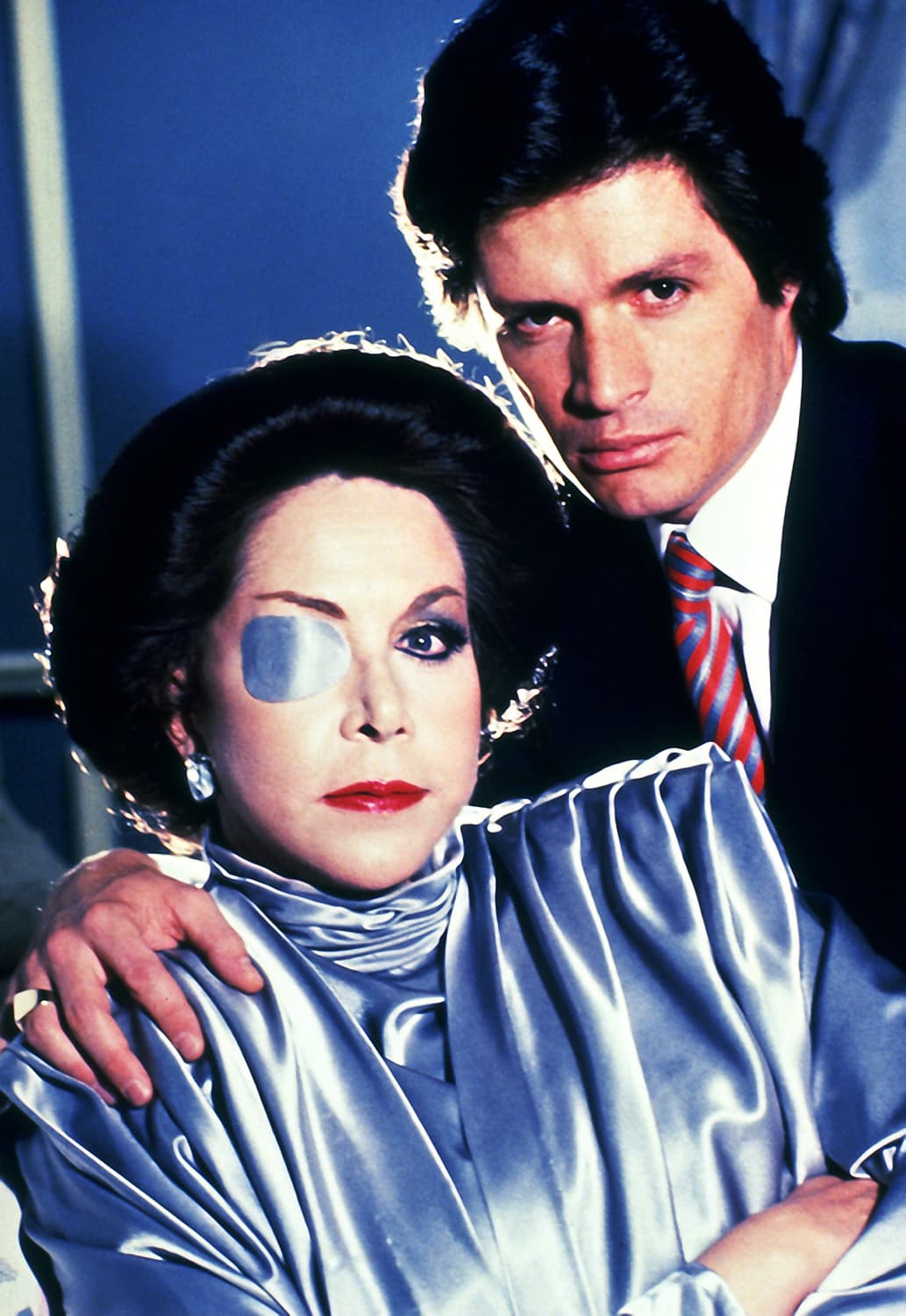 Alejandro y la fallecida actriz María Rubio, ganaron los galardones a Mejor Villano de los Premios TVyNovelas en 1987. Y este sería el primer premio de muchos para el actor.