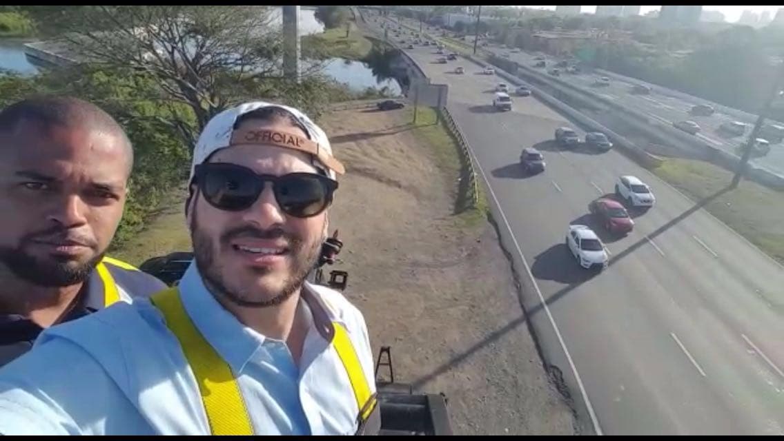 Víctor Santiago y José "El Negro" Figueroa regresan con Estos Dos Sin Frenos para ponerte a gozar.