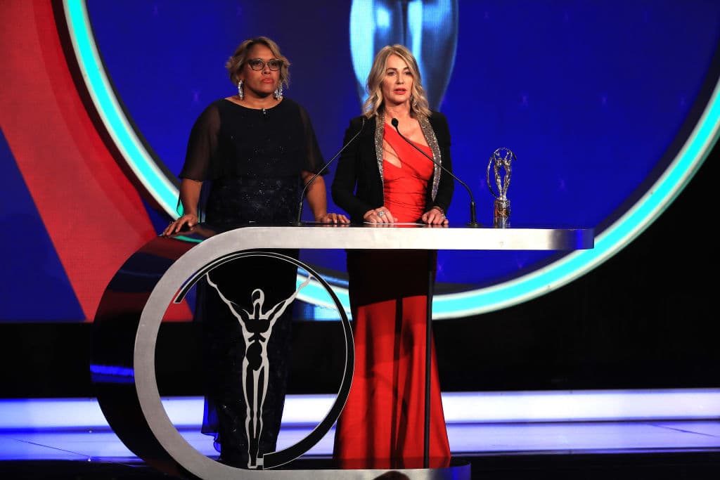 La leyenda viviente de la gimnasia, la rumana Nadia Comaneci entregó el Laureus World Sportswoman of The Year 2019 junto con la medallista olímpica por Australia Cathy Freeman a la gimnasta estadounidense Simone Biles.