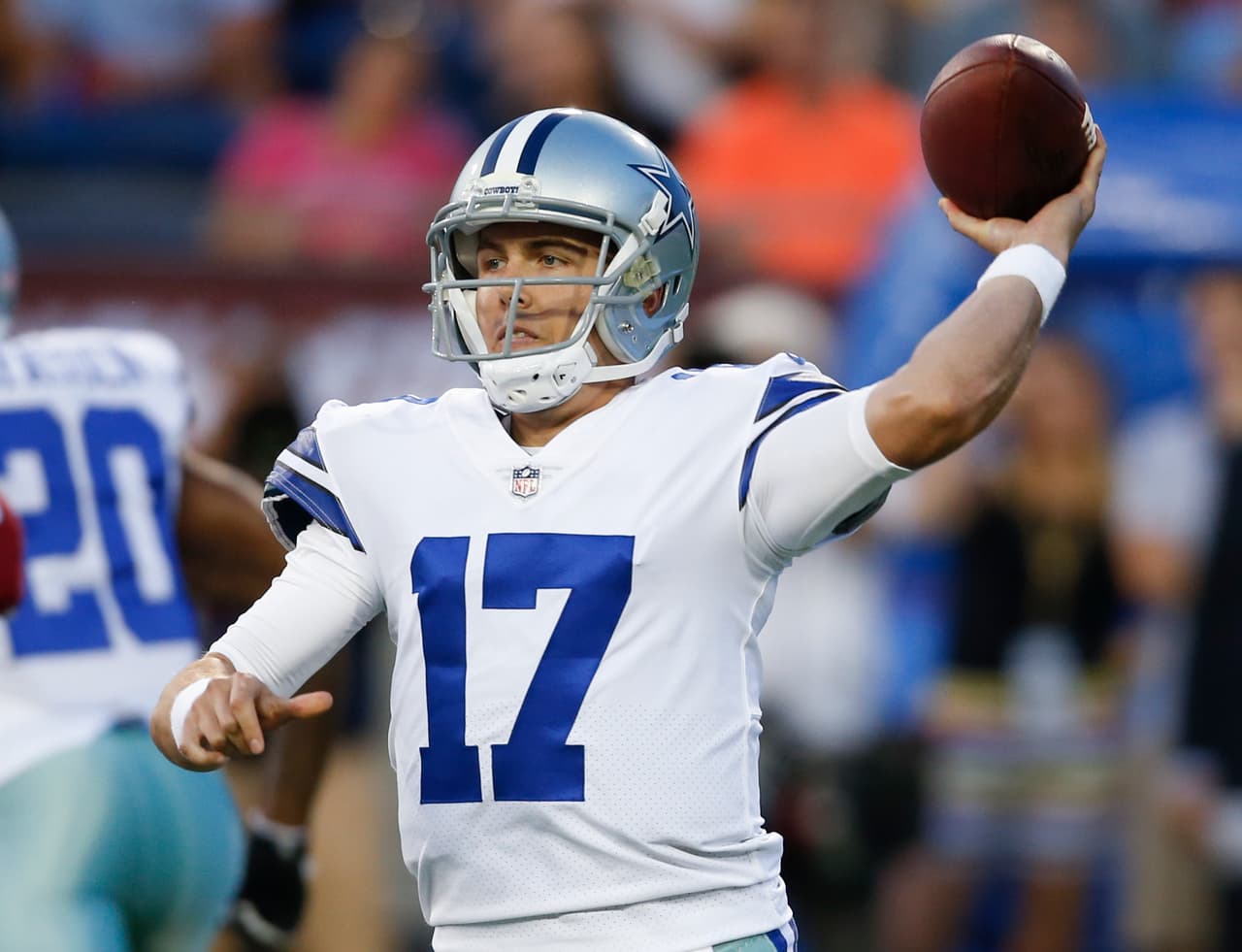 Los Dallas Cowboys y los Arizona Cardinals abrieron oficialmente esta noche la temporada de la NFL enfrentándose en el Partido del Salón de la Fama en el Tom Benson Stadium de Canton, Ohio en medio de un gran ambiente y los elegidos a ingresar en la Clase 2017.