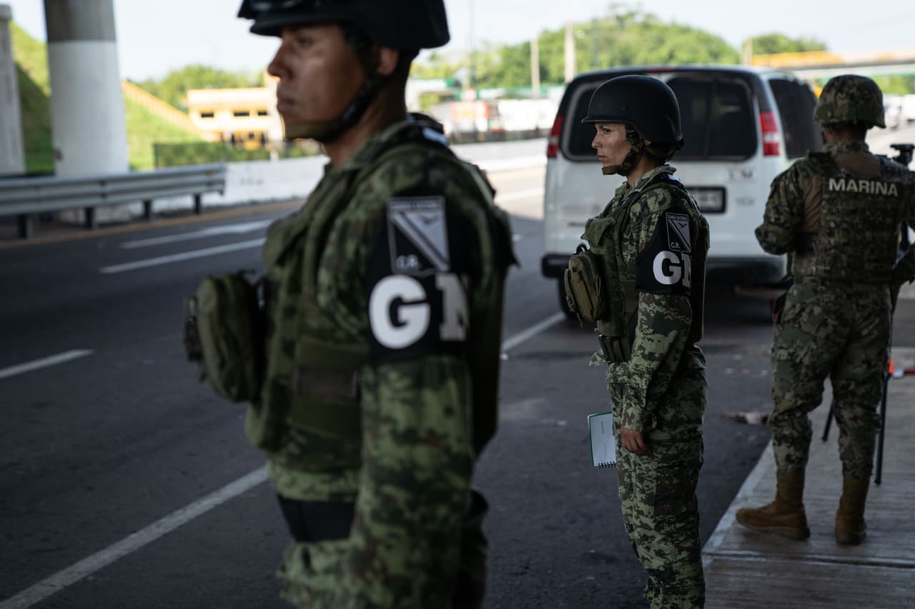 La Guardia Nacional fue creada para combatir la violencia, que ha dejado en México un saldo de más de 200,000 muertos en los últimos 12 años. Sin embargo, las primeras acciones de este grupo son parte de las
<a href="https://www.univision.com/noticias/inmigracion/amlo-despliega-a-la-guardia-nacional-su-principal-estrategia-para-reducir-en-45-dias-el-flujo-de-migrantes-a-eeuu"> <u>medidas de México para cumplir con las exigencias fijadas por EEUU para evitar sanciones </u></a>arancelarias. México acordó con EEUU reducir el flujo migratorio en 45 días, de los que ya han pasado nueve.