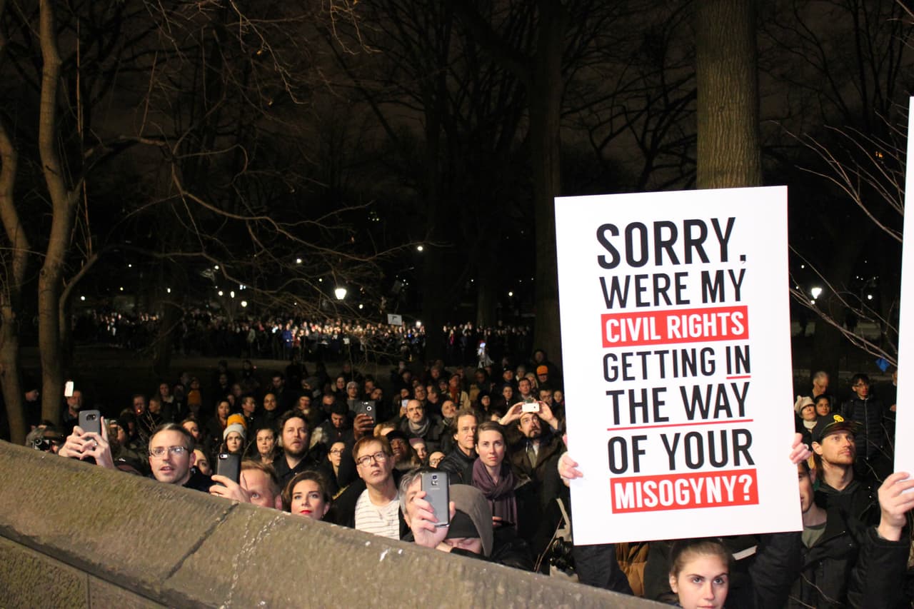 El rally We Stand United envió un mensaje colectivo a la nueva administración con reclamos en defensa de la ley de salud asequible, la justicia social, los derechos de los inmigrantes y por acciones ante el cambio climático.