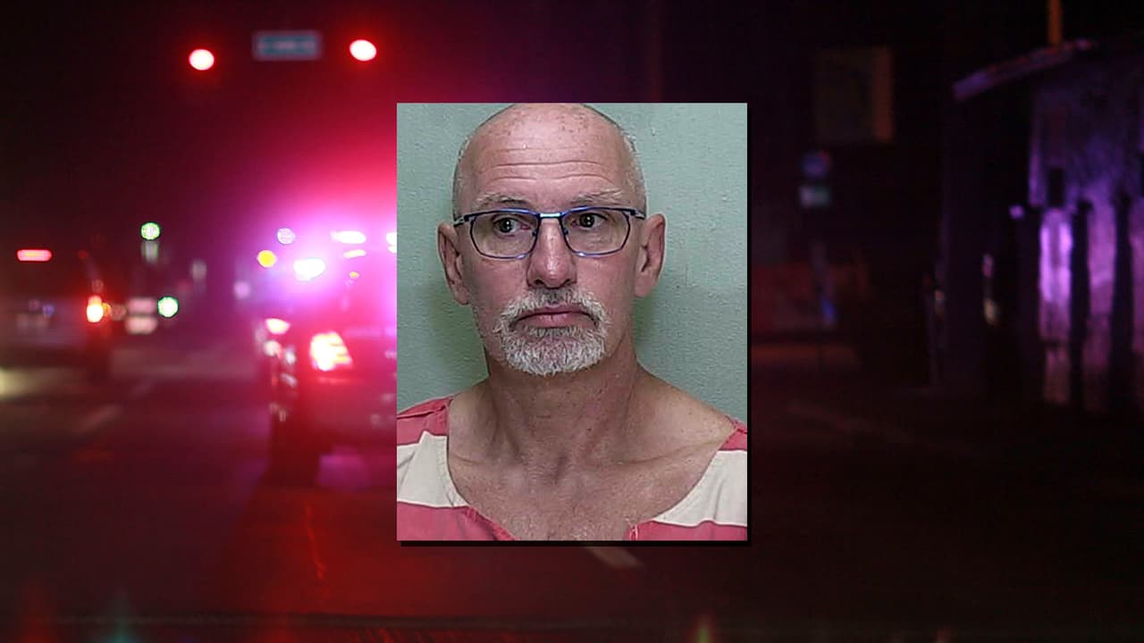 Herbert Swilley, el hombre que presuntamente drogó, golpeó y posteriormente estranguló a su esposo Timothy Floyd Smith en marzo en Ocala, Florida, fue arrestado este viernes, informó en un comunicado la Oficina del Alguacil del Condado Marion.