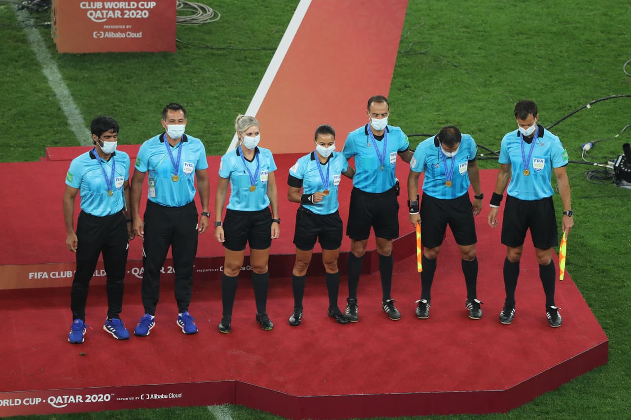 El cuerpo de arbitraje también recibe un reconocimiento por su gran labor durante el Mundial de Clubes.