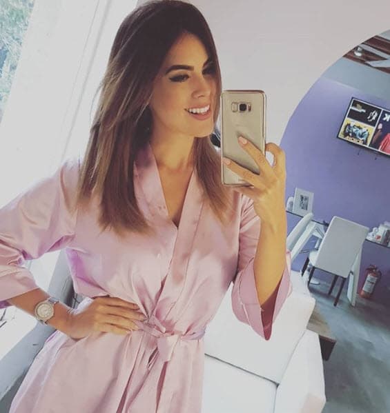 Además de ser actriz, Jackie es presentadora, por un tiempo fue la conductora digital de Televisa.com y UVideos en 
<b><a href="https://www.univision.com/">Univision</a></b>.