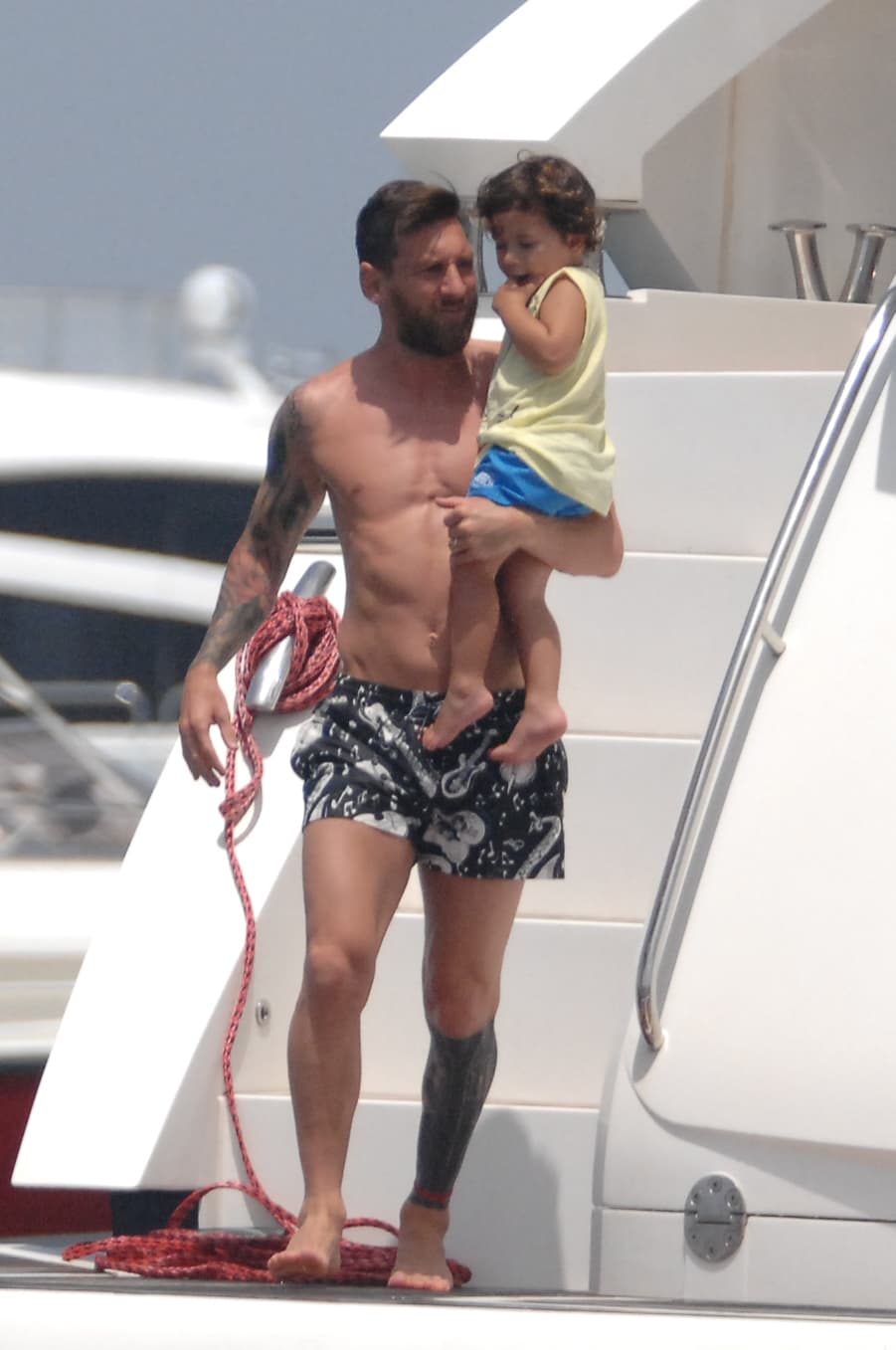 Luego de participar en la Copa Mundial Rusia 2018, Lionel Messi se escapó en compañía de su familia al mar.