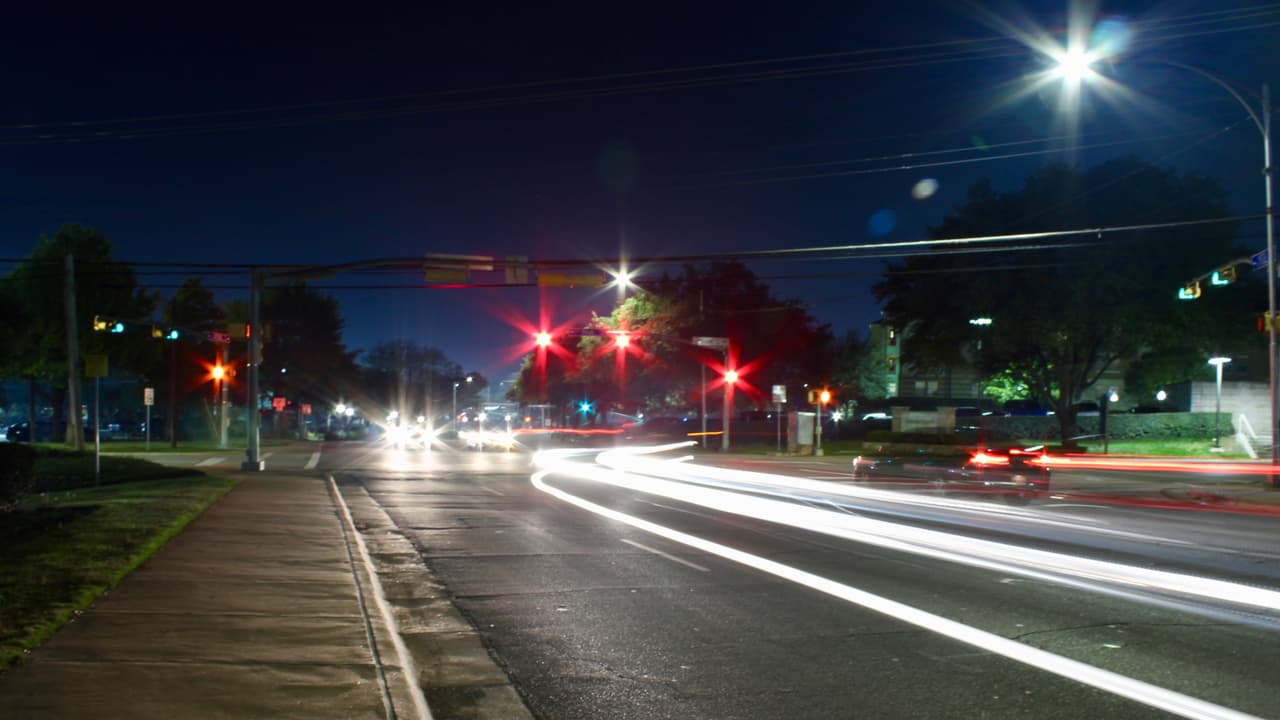 <h3 class="cms-h3-H3">13. Arlington, Texas</h3>
<br>Costo de propiedad y mantenimiento:
<b>21</b>
<br>Tráfico e infraestructura:
<b>47</b>
<br>Seguridad:
<b>30</b>
<br>Acceso a vehículos y a su mantenimiento:
<b>27</b>
<br>Dato curioso:
<b> Arlington es la ciudad natal de la Cadillac Escalade, la GMC Yukon y las Chevrolet Tahoe y Suburban.</b>