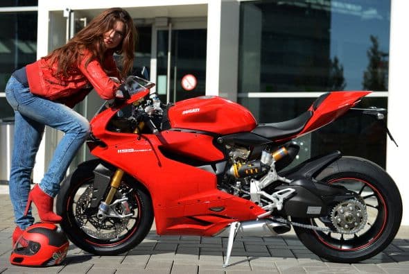 Intermot Colonia 2014 es la feria líder a nivel mundial para vehículos motorizados de dos ruedas y es un espectáculo de tendencias para la movilidad eléctrica. En Intermot Colonia 2014 están representados, sin excepción, todos los fabricantes importantes de vehículos motorizados de dos ruedas. El comercio especializado internacional, los importadores y los amantes de las motos del mundo entero estarán presentes en este evento. Intermot se llevará a cabo en las instalaciones del recinto ferial del Cologne Exhibition Centre, entre los próximos días 01 al 05 de octubre de 2014.