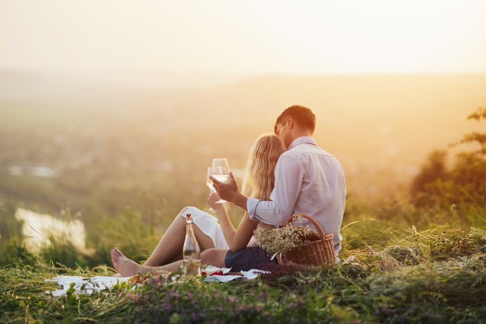 <h3 class="cms-H3-H3">Predicciones de junio 2022 para Sagitario </h3>
<br>Júpiter, tu regente y Marte, dínamo de la energía, crean todo ese potencial para que tú disfrutes plenamente la vida. Te sentirás envuelto en un tono romántico y seductor.
<br>