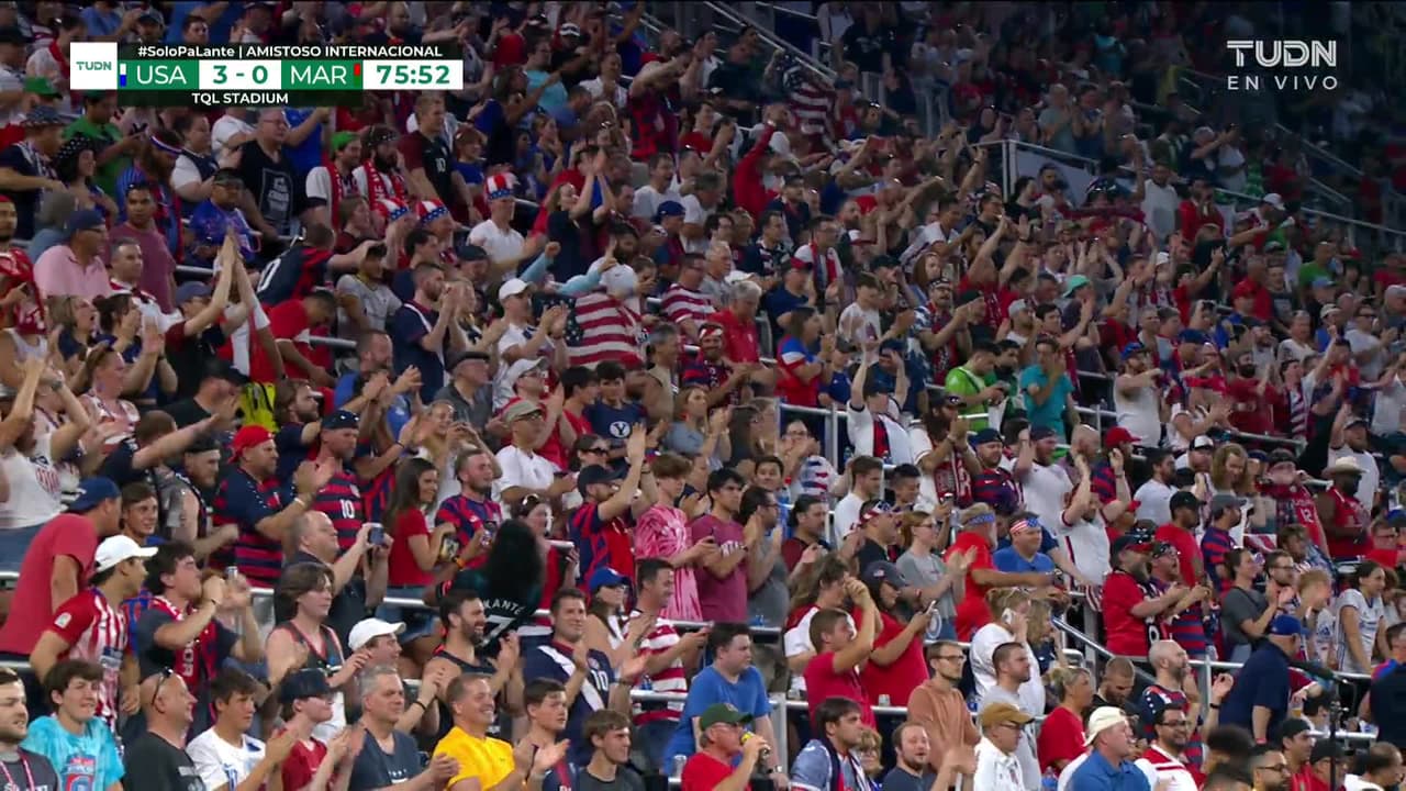 ¡CERCA! Selim Amallah disparó que se estrella en el poste.