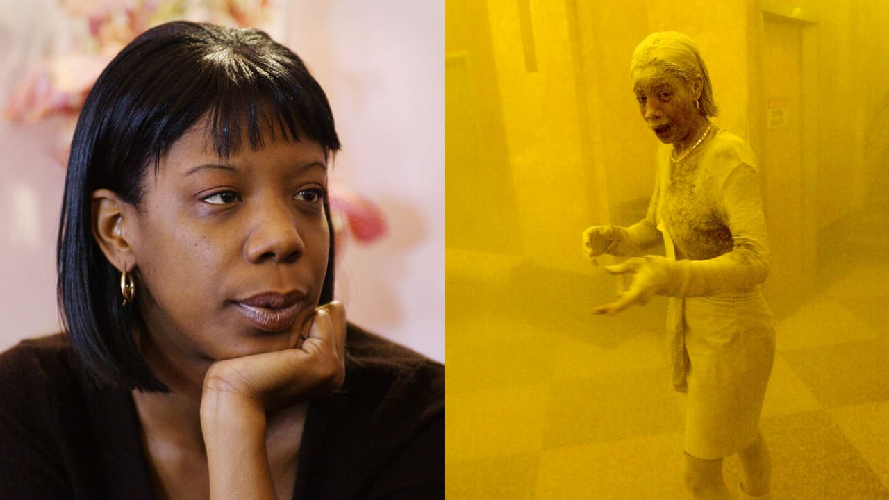 Marcy Borders, cubierta de polvo. Su imagen fue reproducida tantas veces, que muchos se referían a ella como
<a href="https://www.washingtonpost.com/news/retropolis/wp/2018/09/11/the-photo-of-the-doomed-9-11-dust-lady-still-haunts-us-after-all-these-years/?utm_term=.1b698d85f3ac">"The Dust Lady". </a>Borders sobrevivió a los ataques del 11 de septiembre y falleció como consecuencia de cáncer en agosto de 2015.