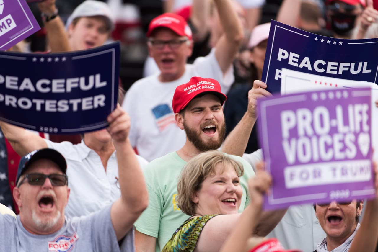 Durante su discurso, Trump insinuó que las medidas preventivas del covid-19 tendrían una motivación política.