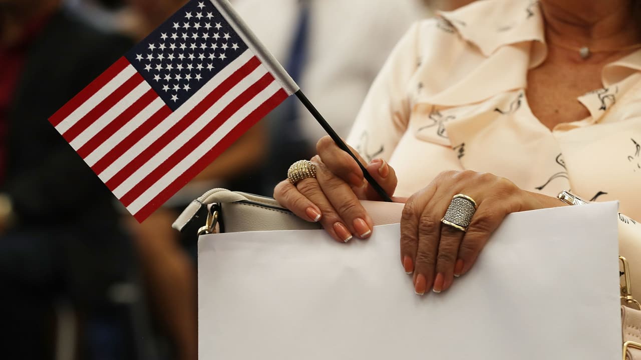 Entra en vigor el nuevo y más difícil examen para la ciudadanía de EEUU