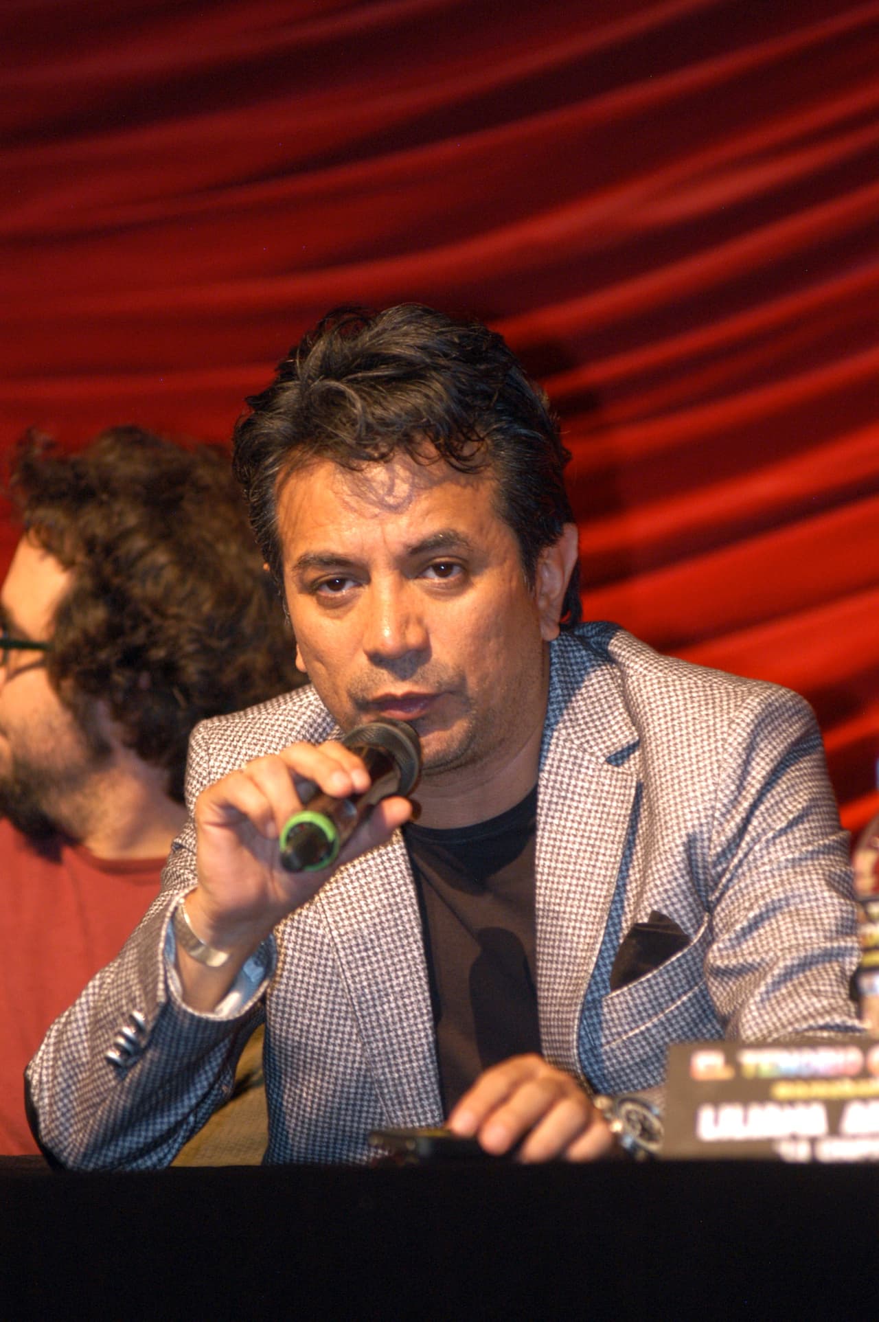 Además, el riesgo de tener la propiedad en un cerro tan inestable, lo cual ahora están sufriendo.