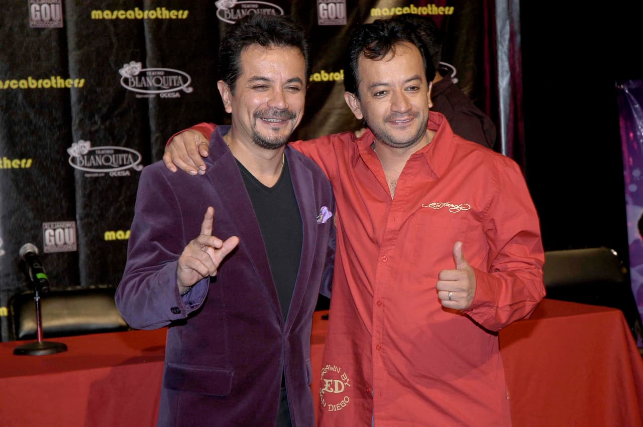 Entre ellos, están la ex Miss Universo y el comediante, quienes se lamentan por todo el incidente.