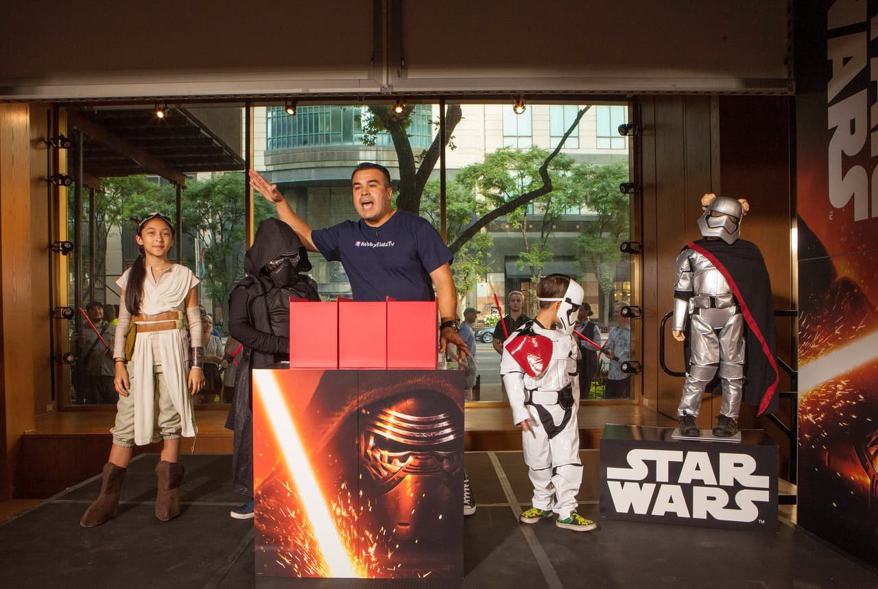 Pequeños y grandes fans se han sumado al movimiento y seguro será unos de los hits del año.