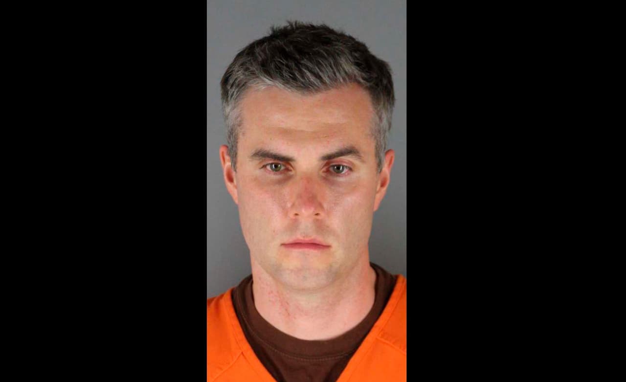 Juez confirma los cargos más graves contra el policía acusado por la muerte de Floyd