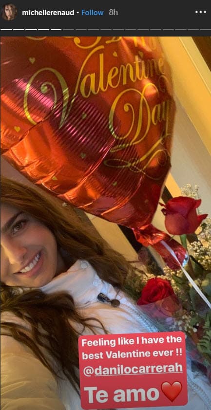 El actor ecuatoriano le preparó varias sorpresas a su novia. Su día comenzó con un arreglo de rosas.