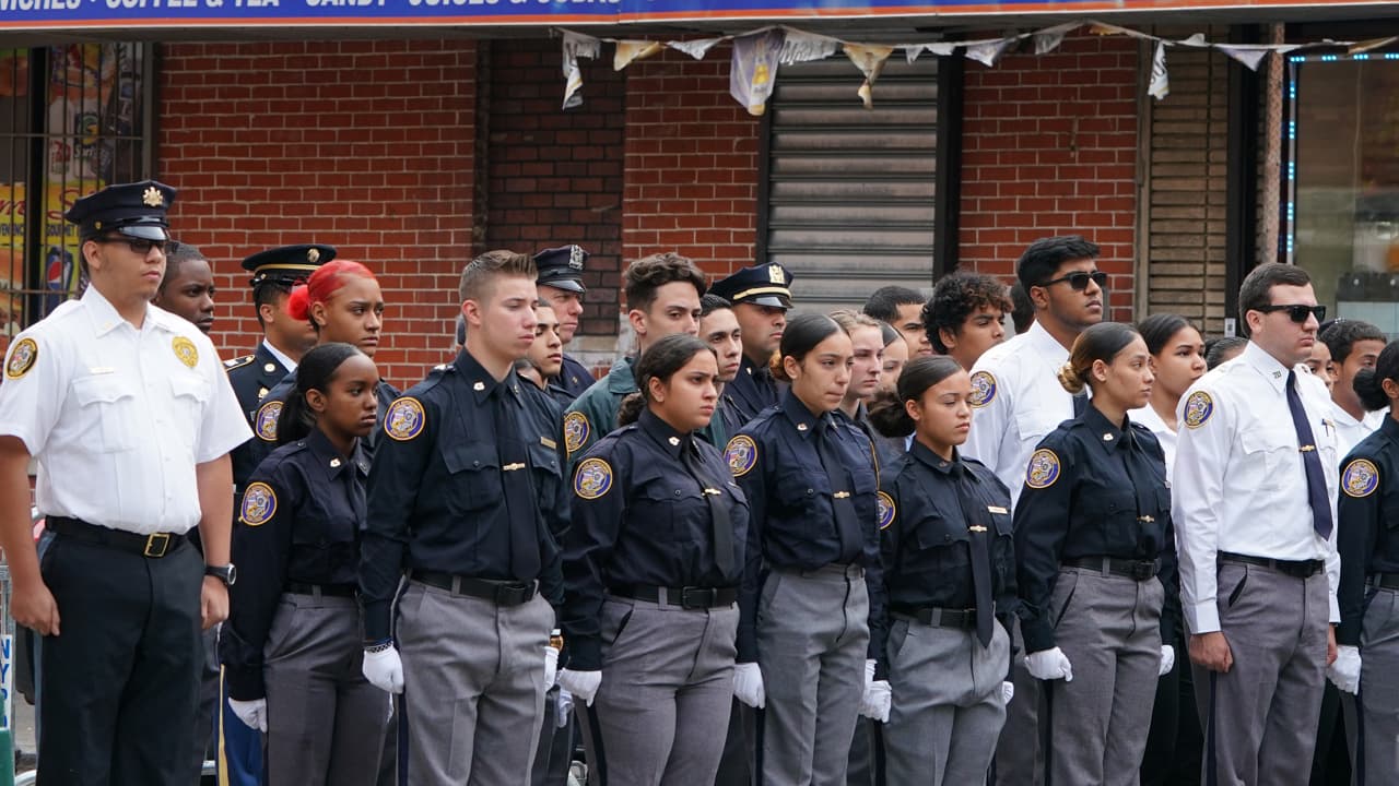 La Policía ha arrestado a 12 sospechosos por el asesinato de Junior, todos ellos miembros en aquel entonces de 'Los Trinitarios'. La pandilla expulsó a quienes cometieron el homicidio tras saberse que el ajuste de cuentas fue hacia la persona equivocada.