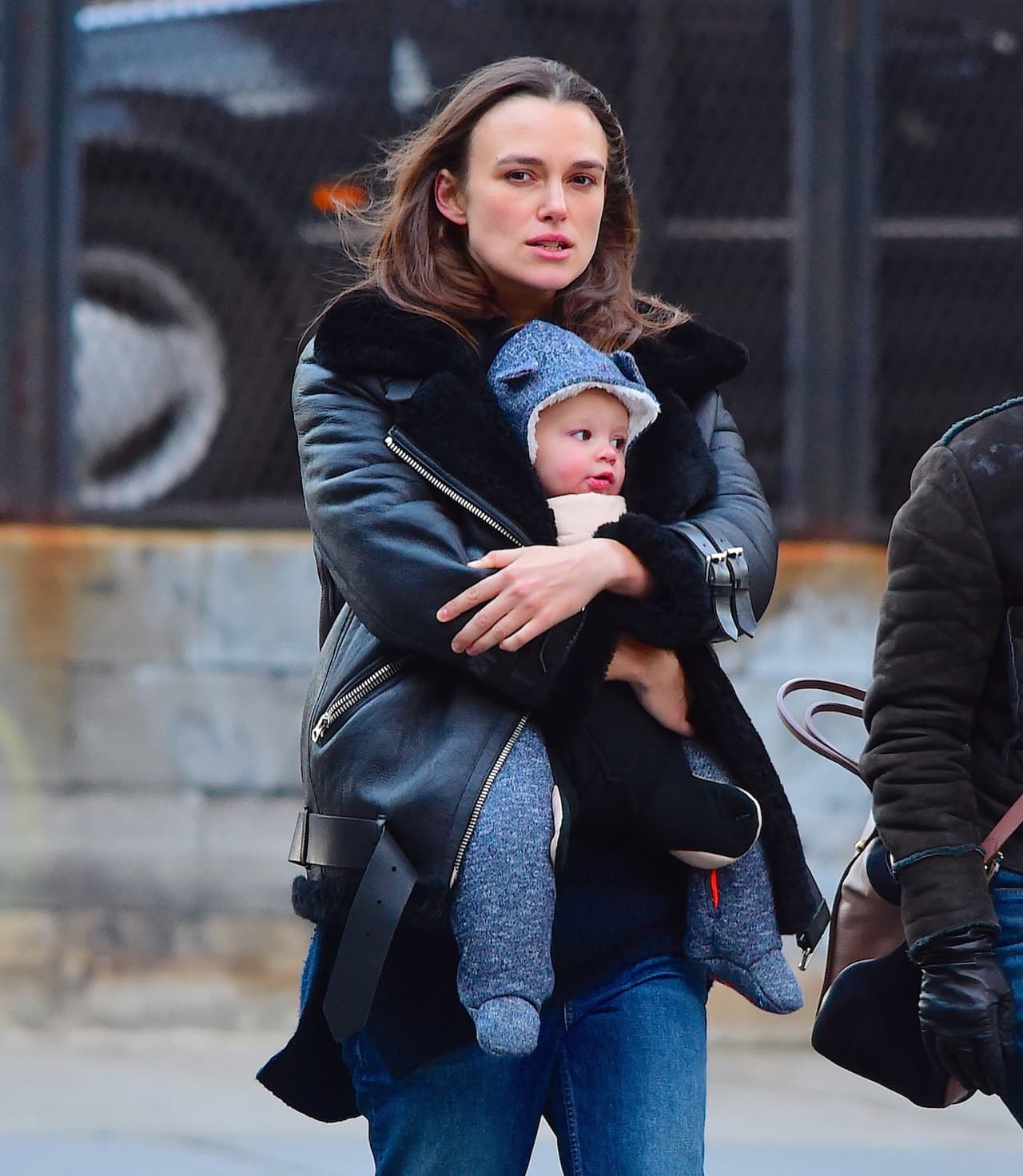 Una mami bastante protectora.