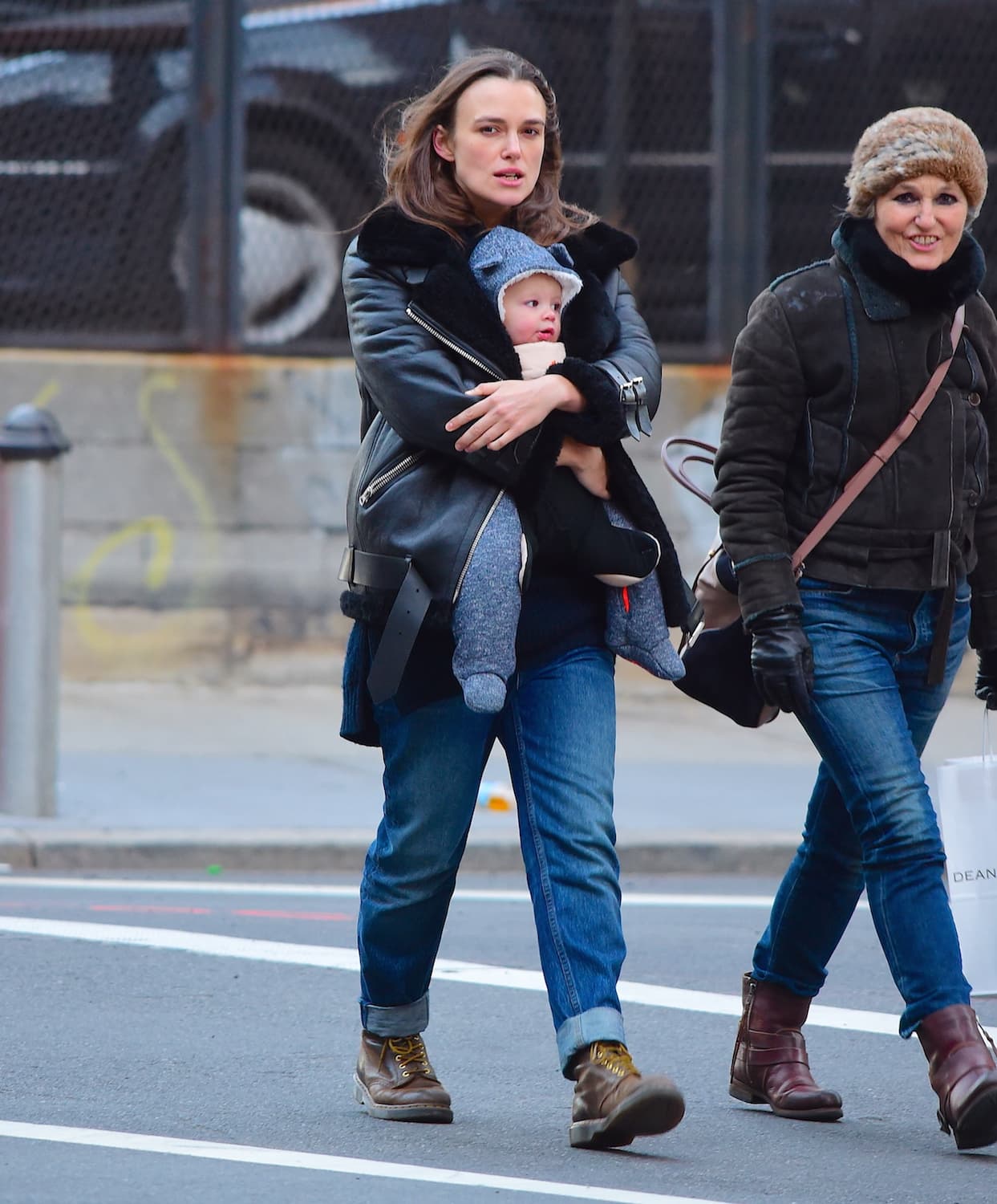 Muy bien abrigadas, protegidas del frío.
